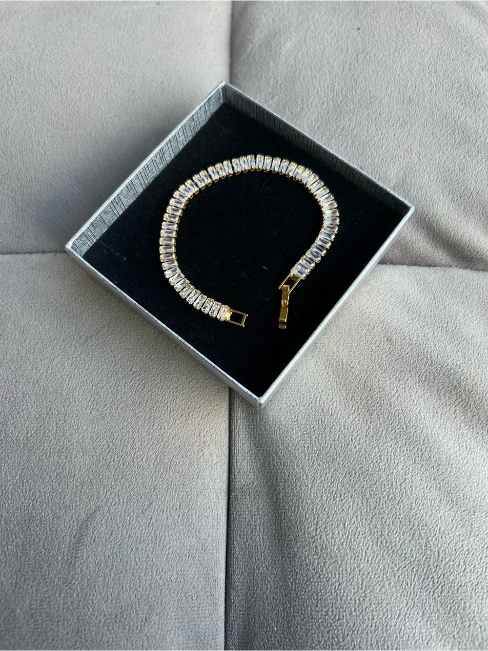 N/A elegant gold